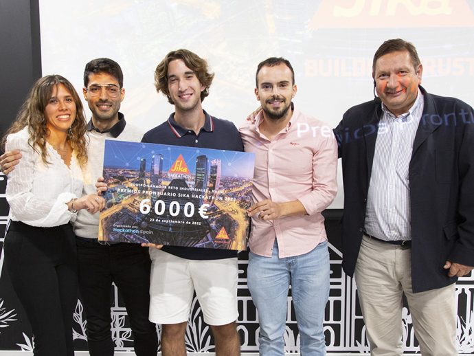alumnos Universidad Politécnica de Valencia ganadores de los Premios Prontuario Sika Hackathon 2022