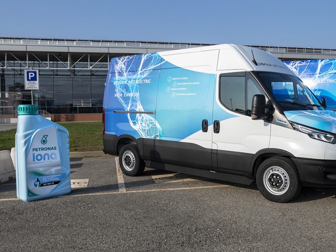 Petronas e Iveco desarrollo conjunto de lubricantes para furgonetas cero emisiones Iveco eDaily